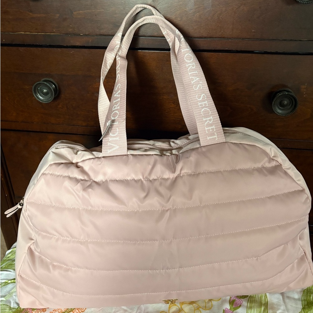 💗 EUC Victoria's Secret Light Pink Quilted Bag